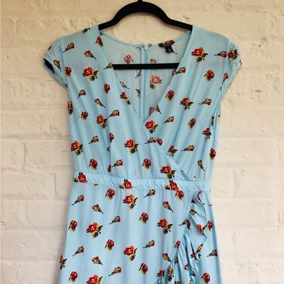 J Crew Faux Wrap Floral Mini Dress
Cottagecore Summer Ruffles - Picture 7 of 16